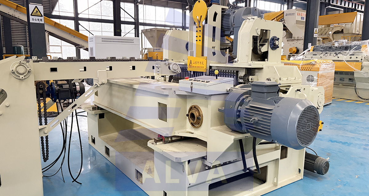 Alva Machinery zahnradgepresster Furniersch&auml;ler: L&ouml;sung f&uuml;r die Verarbeitung rissiger St&auml;mme