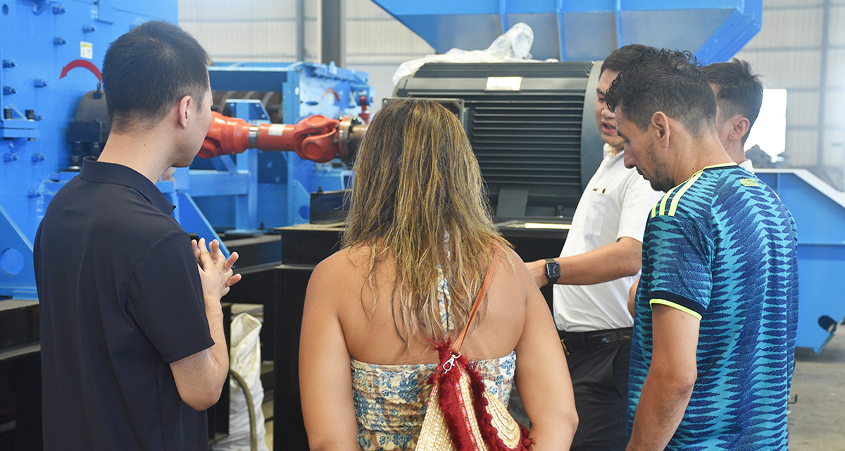 Делегация клиентов Северной Америки посетила Shandong Alva Machinery Group для проверки и переговоров